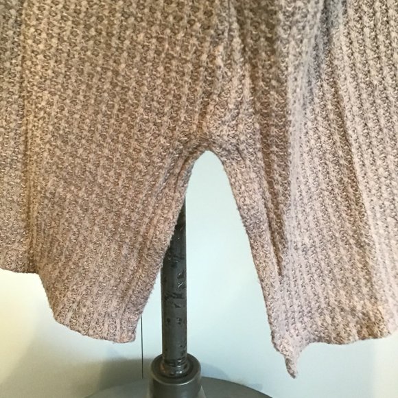 Aritzia The Group Babaton Dali Long Sleeve V-Neck Waffle Top Size S - Picture 8 of 9